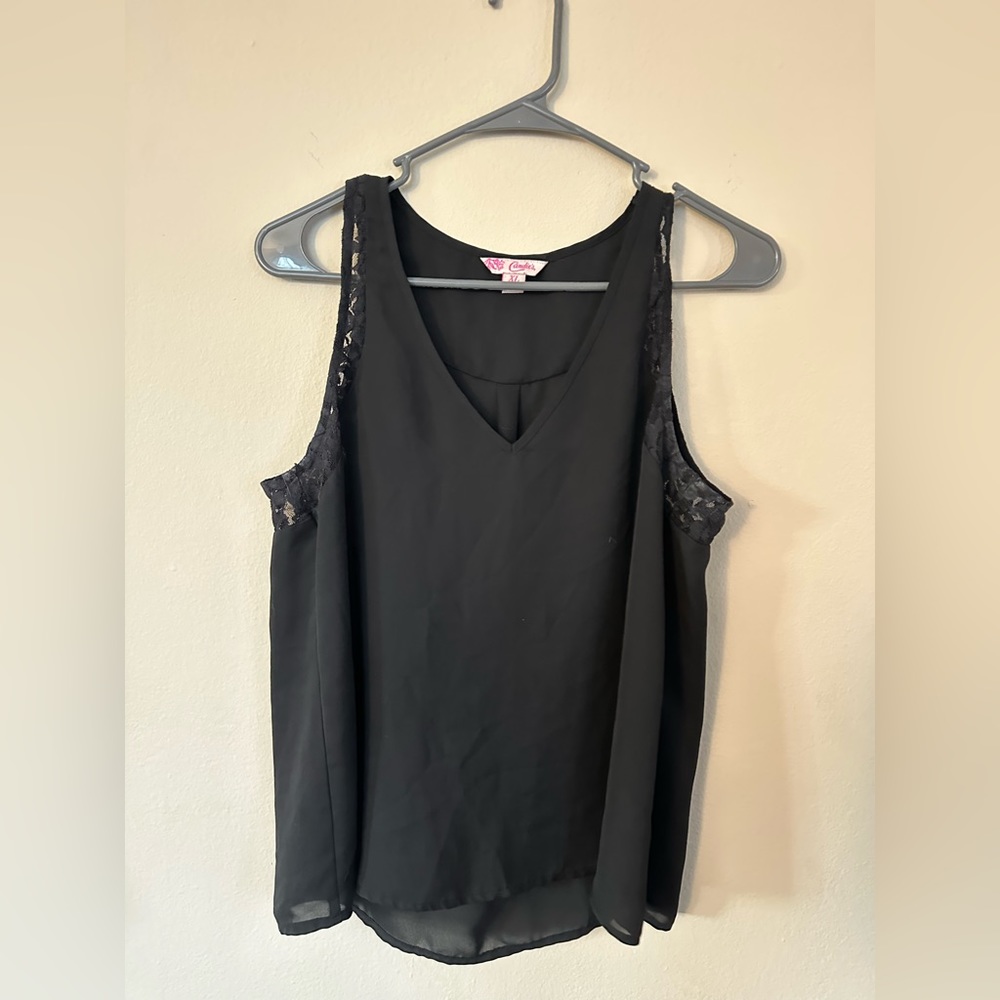 Lace detail sleeveless blouse